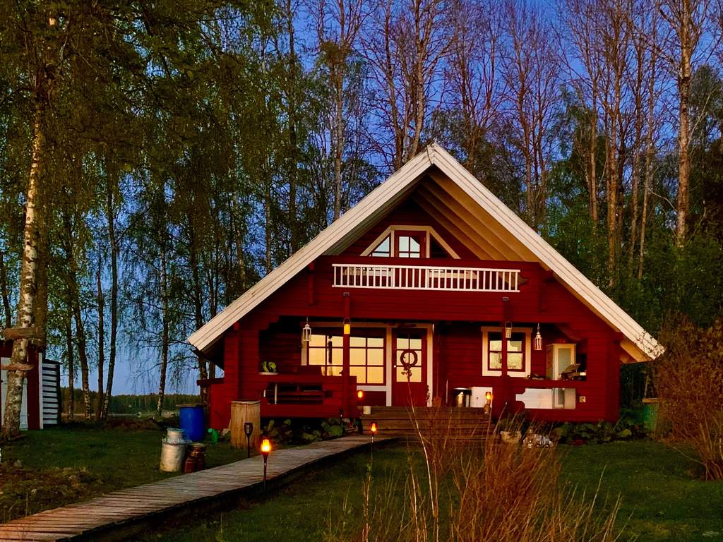 Aurinko, log house