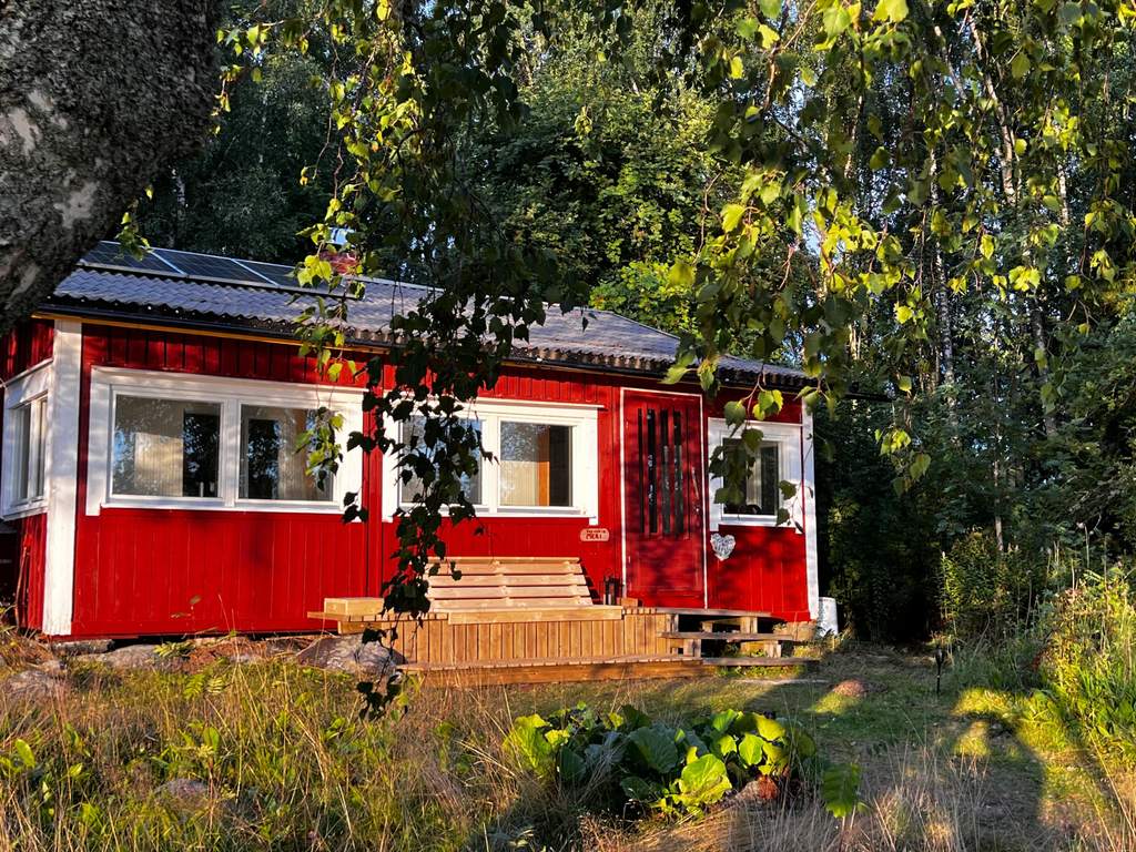 Meri, log house